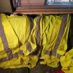 3 Safety Vests 32-44 + Avengers Backpack