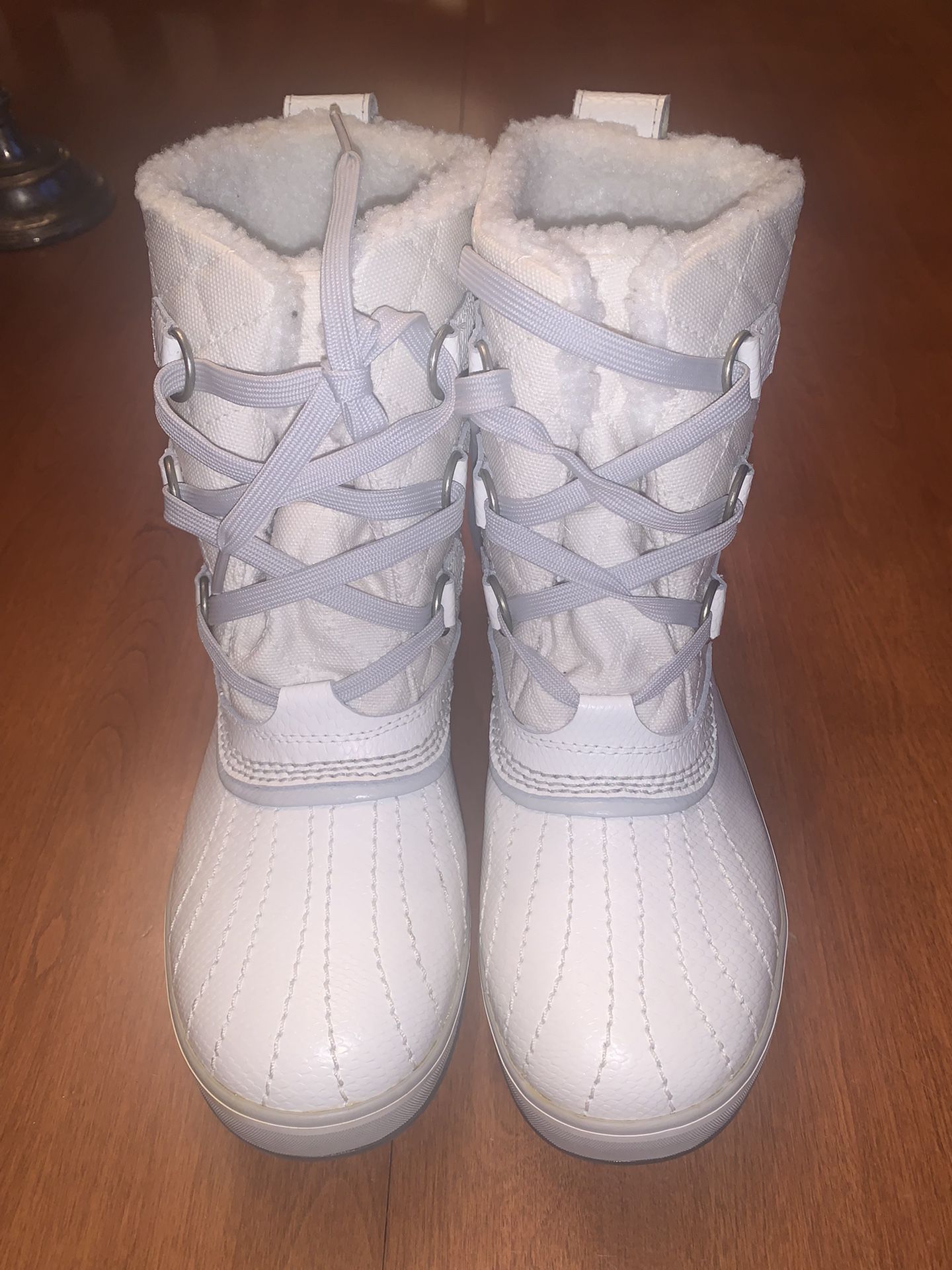 White/Light Gray Sorel Snow Boots Size 8. New with Box! 