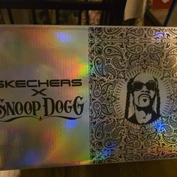 NEW SNOOP DOG GLIDE IN SKETCHERS SIZE 8