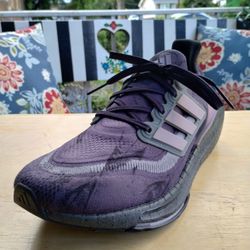 (Size-10.5) like New, Women's Adidas Ultra Boost Light Aurora Black Preloved Fig Grey 
