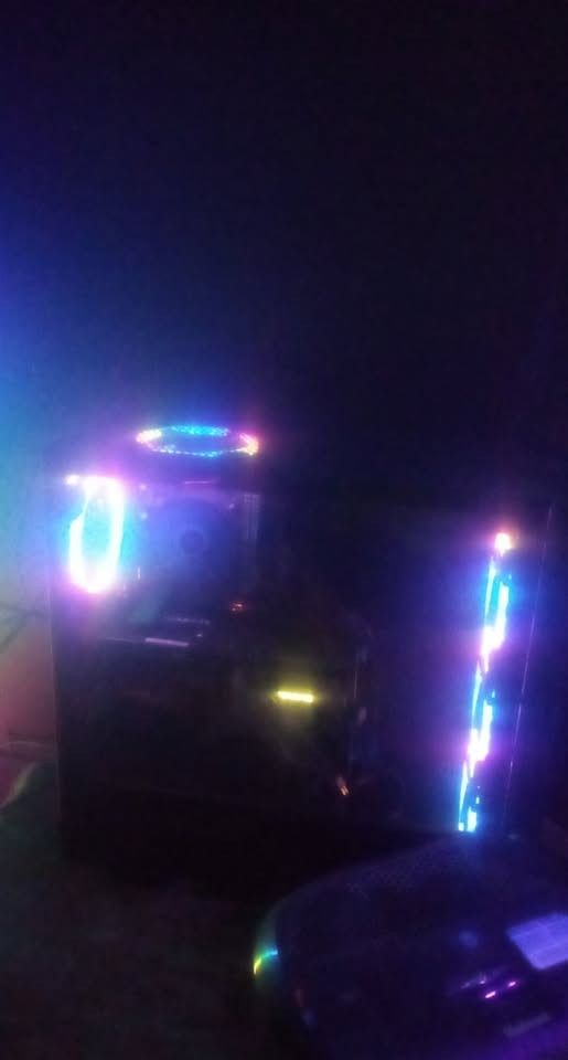 i7 CPU & 16 gigabyte graphics card HDR10 gaming computer with 32 inch 4K LG monitor