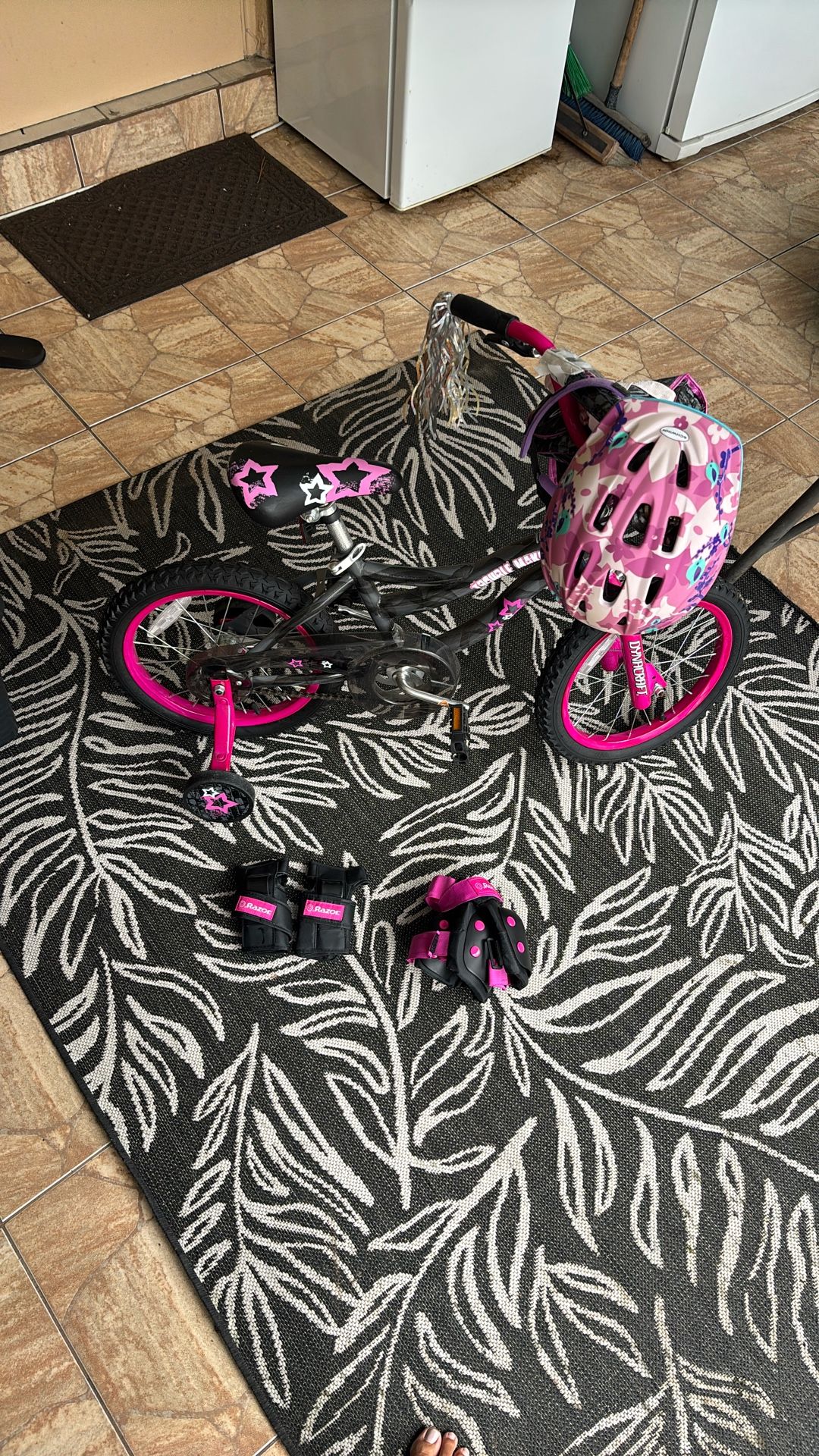 Girls Bike, Pads & Helmet