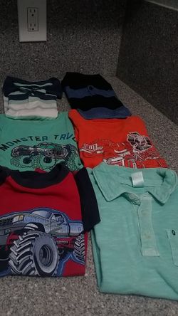 Boys Carter's, jumping beans Size 7.