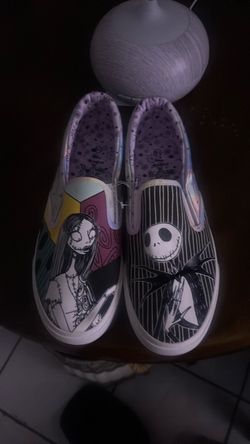 Tennis shoes