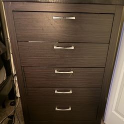 6 Drawer Dresser/5 Dresser/Matching mirror 