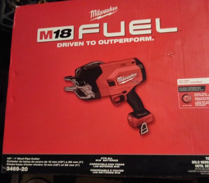 NEW Milwaukee
M18 FUEL Brushless  1/2 inch - 1 inch Steel Pipe Cutter 