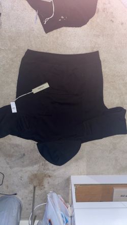 Black essential hoodie