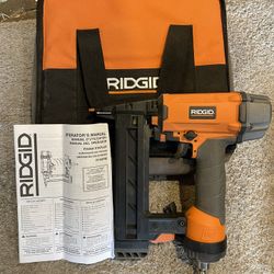 Rigid finish stapler