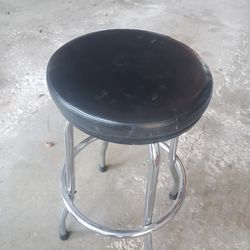 2 shop stools
