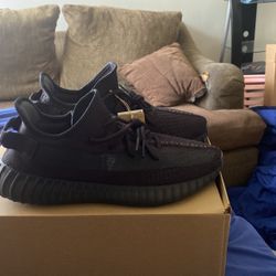 Yeezy Boost 350 V2 Onyx Size 9.5 DS