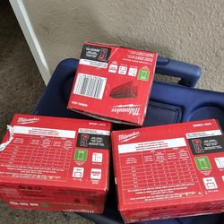 Milwaukee 1 in. Insulated Cable Staples for M12 Cable Stapler (600 Per Box)