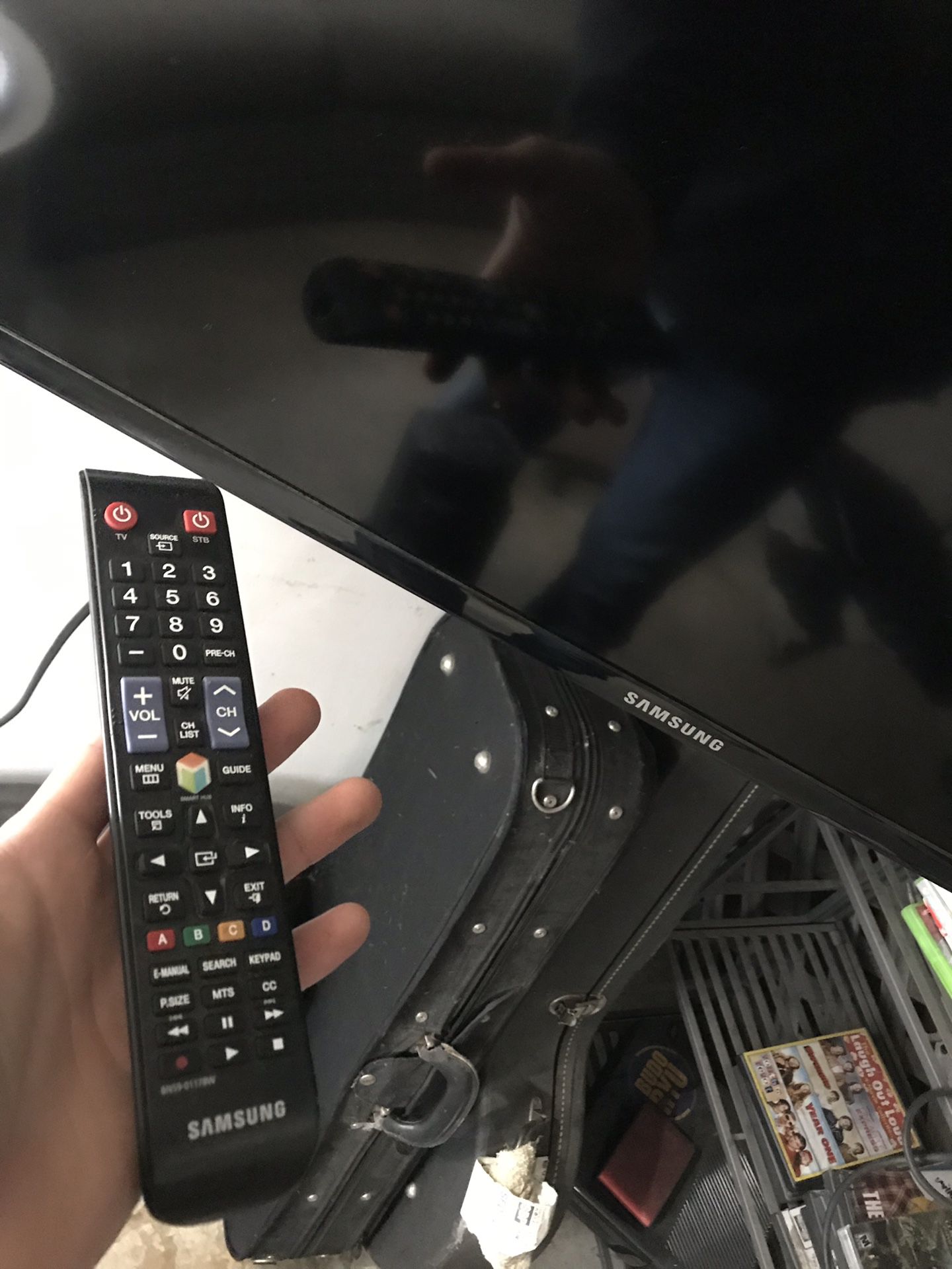 Samsung 50” smart TV w/remote