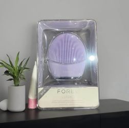 Foreo Luna 3 Facial Cleansing Brush – Brand New!
