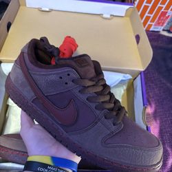 Nike SB Dunk Low City Of Love Burgundy Crush Size 11