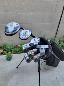Titleist & Callaway Golf Club Set Right Handed. Golf Bag included