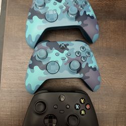 Xbox series X controllers
