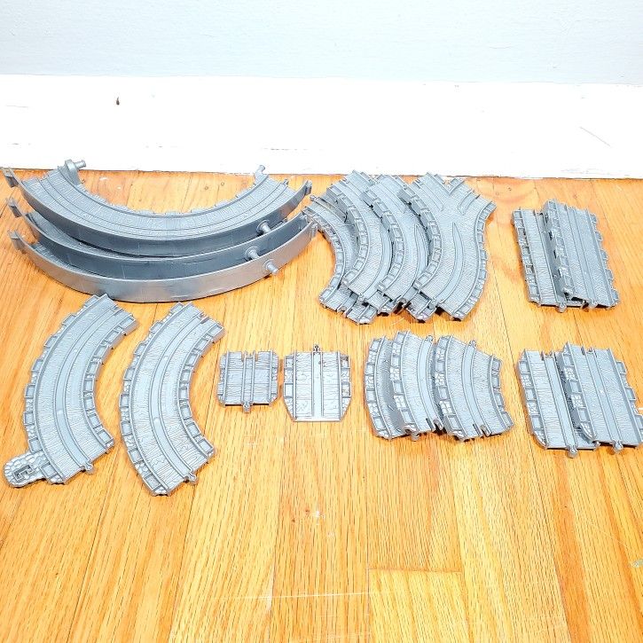 Lot of 18 Pieces 2006 Gullane Limited Take Along Thomas & Friends Railroad Track