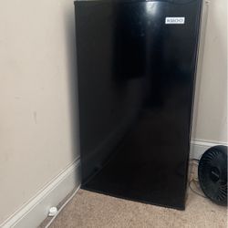 Igloo Mini Fridge (brand New)