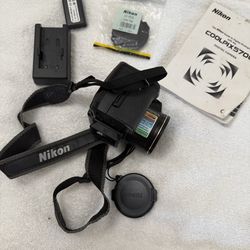 Nikon COOLPIX 5700 Digital Camera + Owners Manual PLUS BATTERY AND  CHARGER AND NIKON STRAP. Tested works excellent condition..