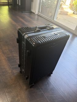 NOBL CARRY ON SUIT CASE