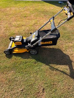 DeWalt Cordless Battery-Powered Lawn Mower