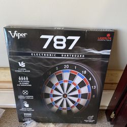 Never Used Dart Board With Wood Case