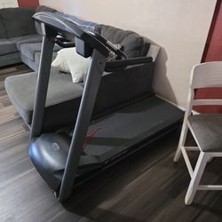 Treadmill, Does Not Fold
