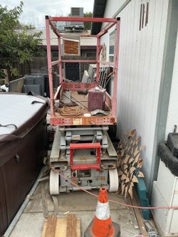 2008 Skyjack SJIII 3219 electric scissor lift