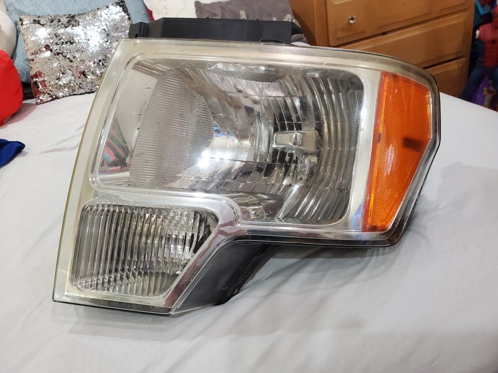 Ford F150  2009 To 2014 Driver Side Headlight