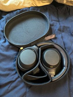 Sony WH-1000XM4 Noise Cancelling Headphones with Case