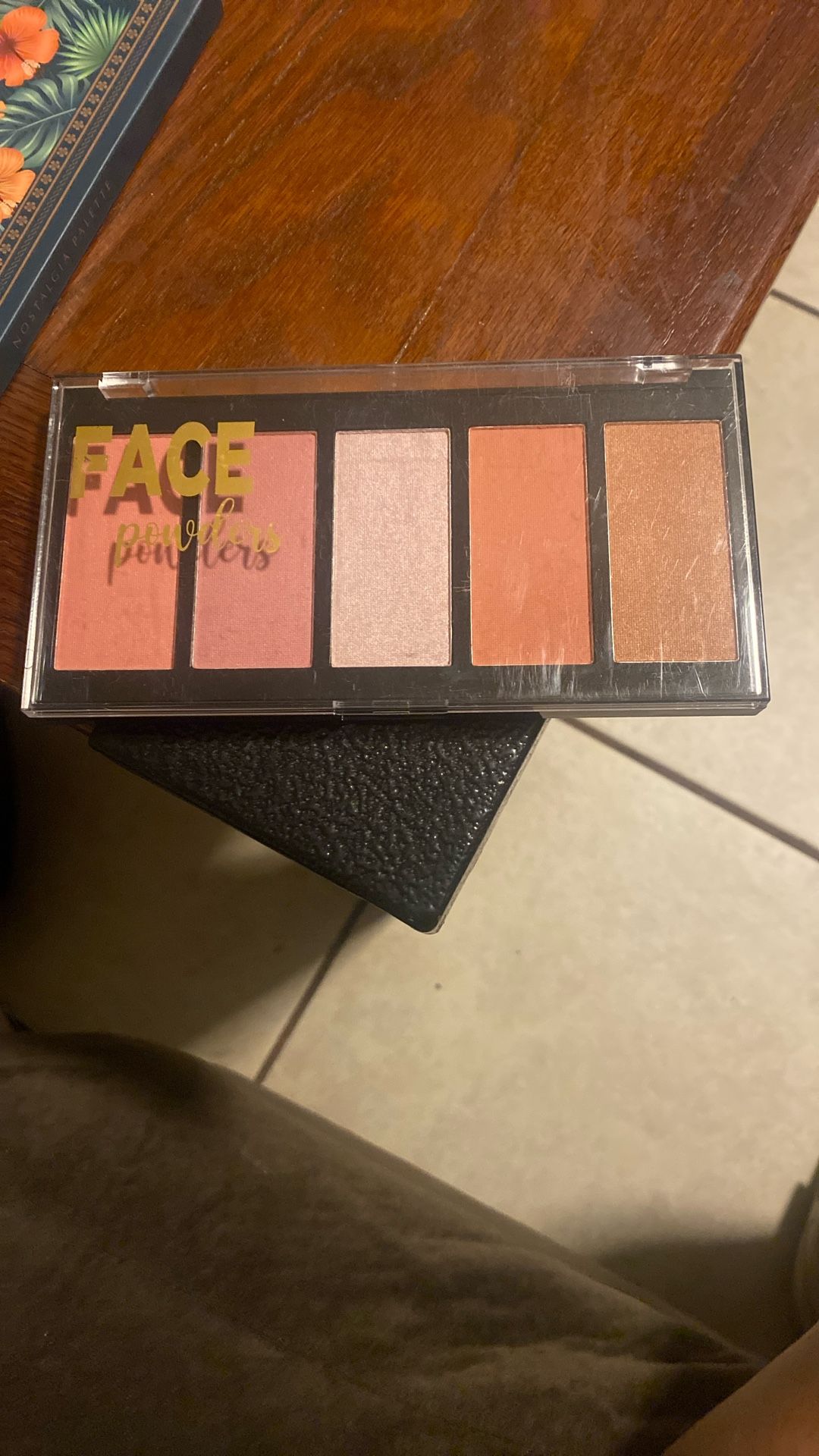 Make Up Face Ponders