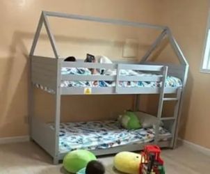 MERITLINE House-Shaped Twin over Twin Bunk Bed