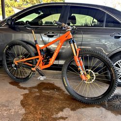 Santa Cruz Hightower V2 