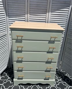 2 Matching Dresser Set