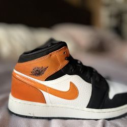 Jordan 1 Mid Shattered