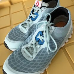 Reeboks Women 8.5 Sneakers