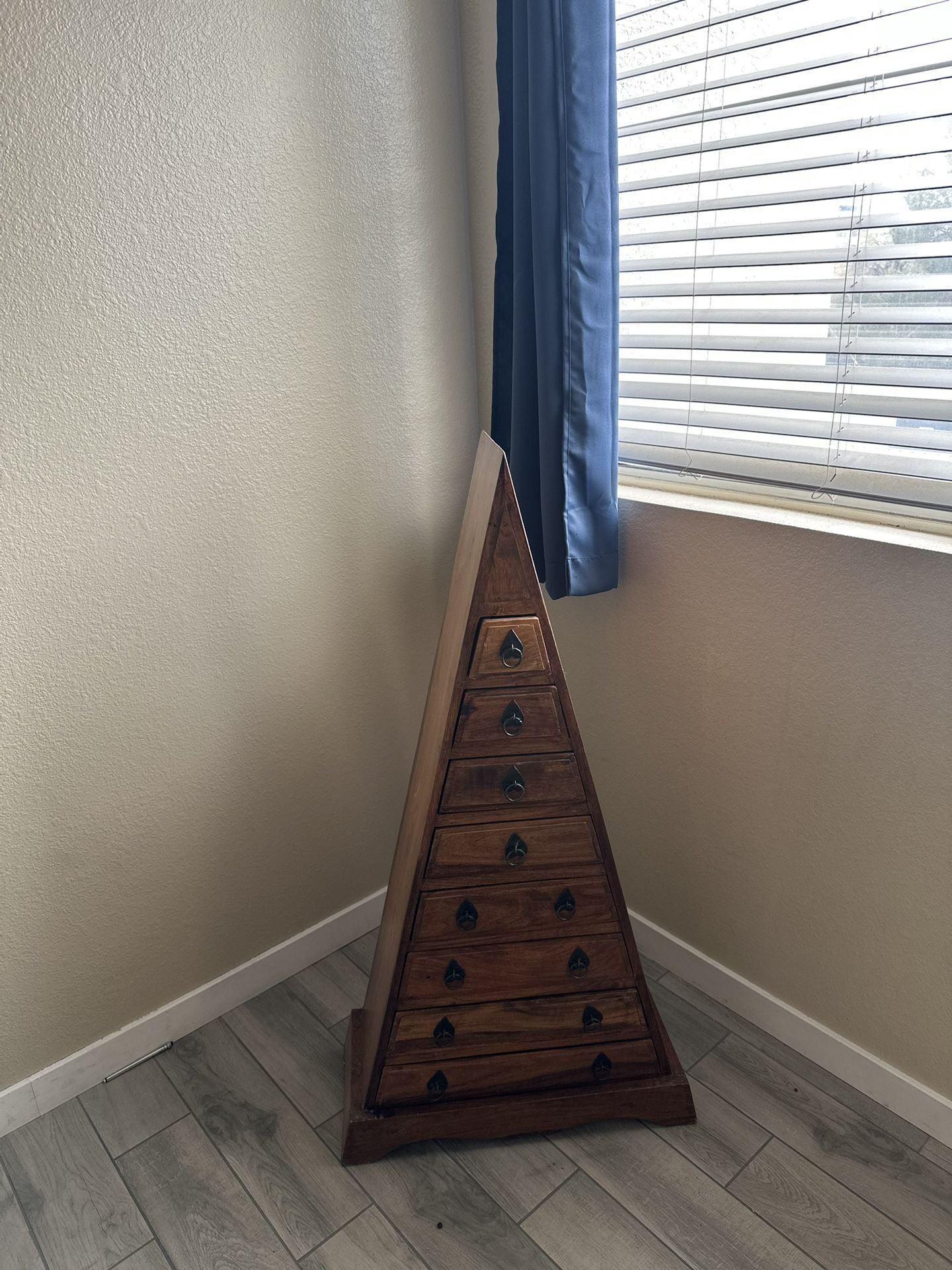 Triangle shaped small dresser