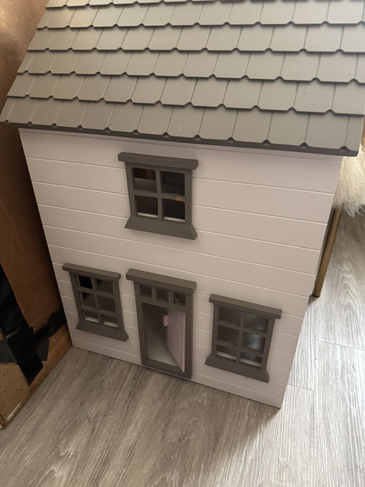 Doll Houses Sold Together Will Delivery For Fee