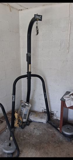 Everlast heavy bag stand(used)