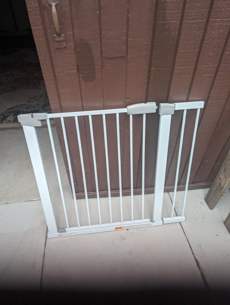 Baby /Dog Gate With Out Tightening Screws 