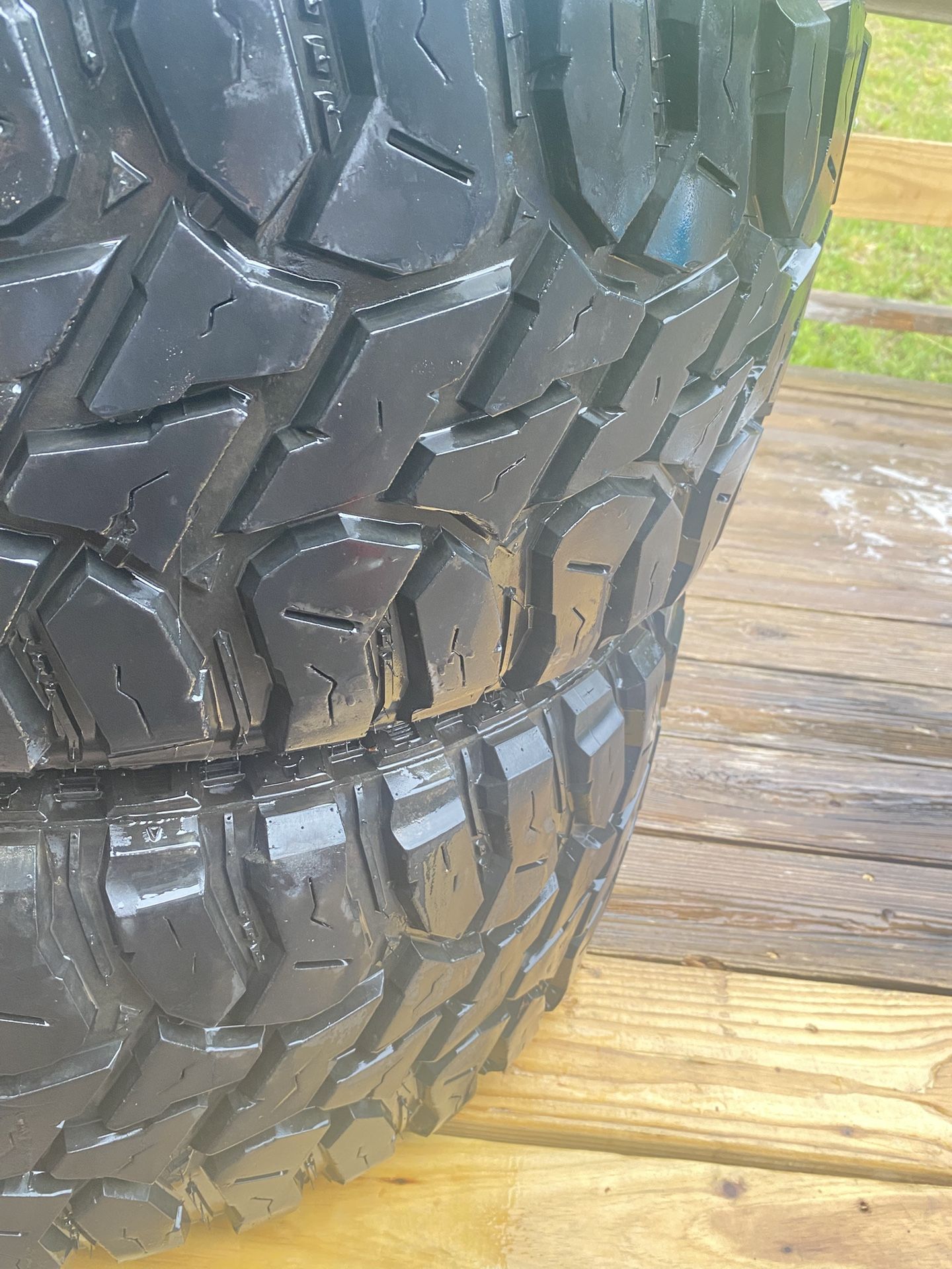 33x12.50R20LT