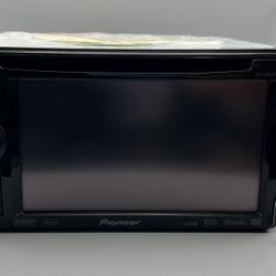 Pioneer's double-sized AVIC-F900BT navigation DVD playback 