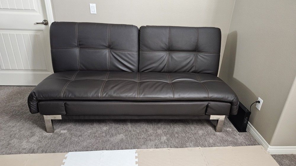Leather Futon In Excellent Condition