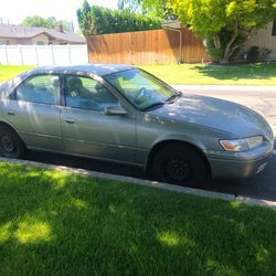 1998 Toyota Camry  For Parts Or Repairs (Bad Engine) 