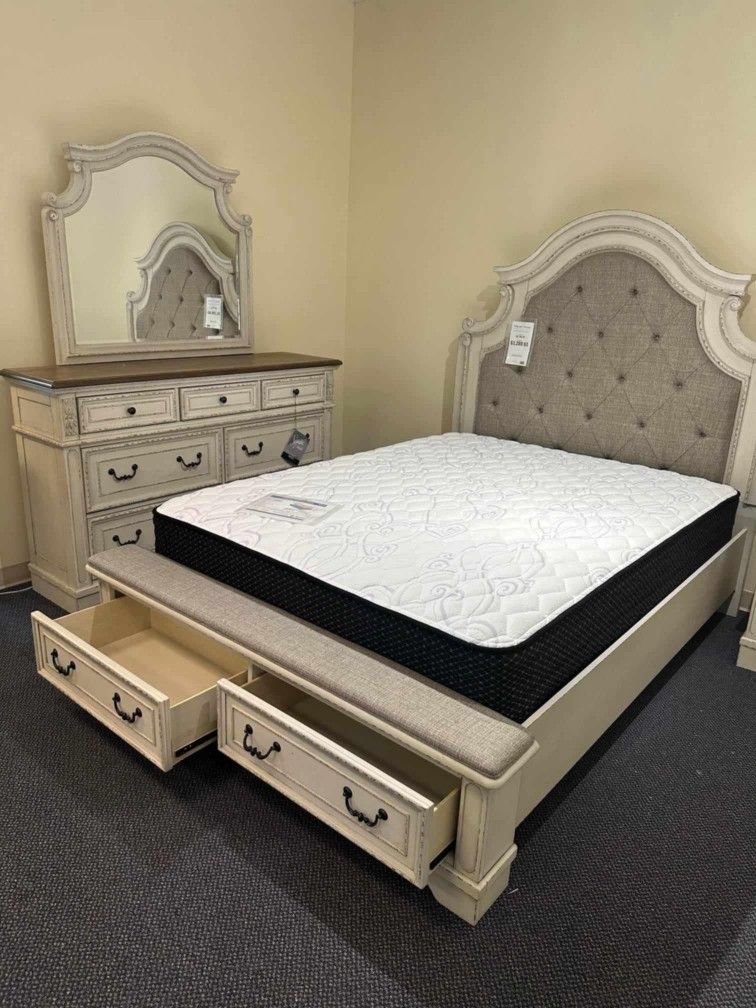 AP🎉Realyn Chipped White Footboard Storage Platform Bedroom Set, 4-Piece (Bed, Dresser, Mirror, and Nightstand) Financing & Delivery Available