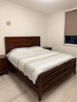 set a real wood bed and two nightstands