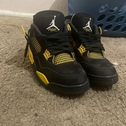 Jordan 4 Bumble Bees