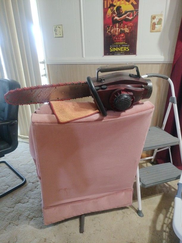 Army Of Darkness Replica Ash Chainsaw Hand