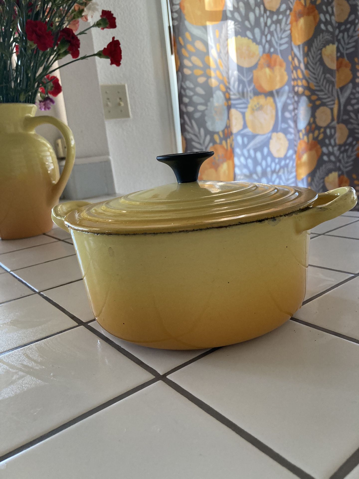 Le Creuset 2qt Yellow Dutch Oven 