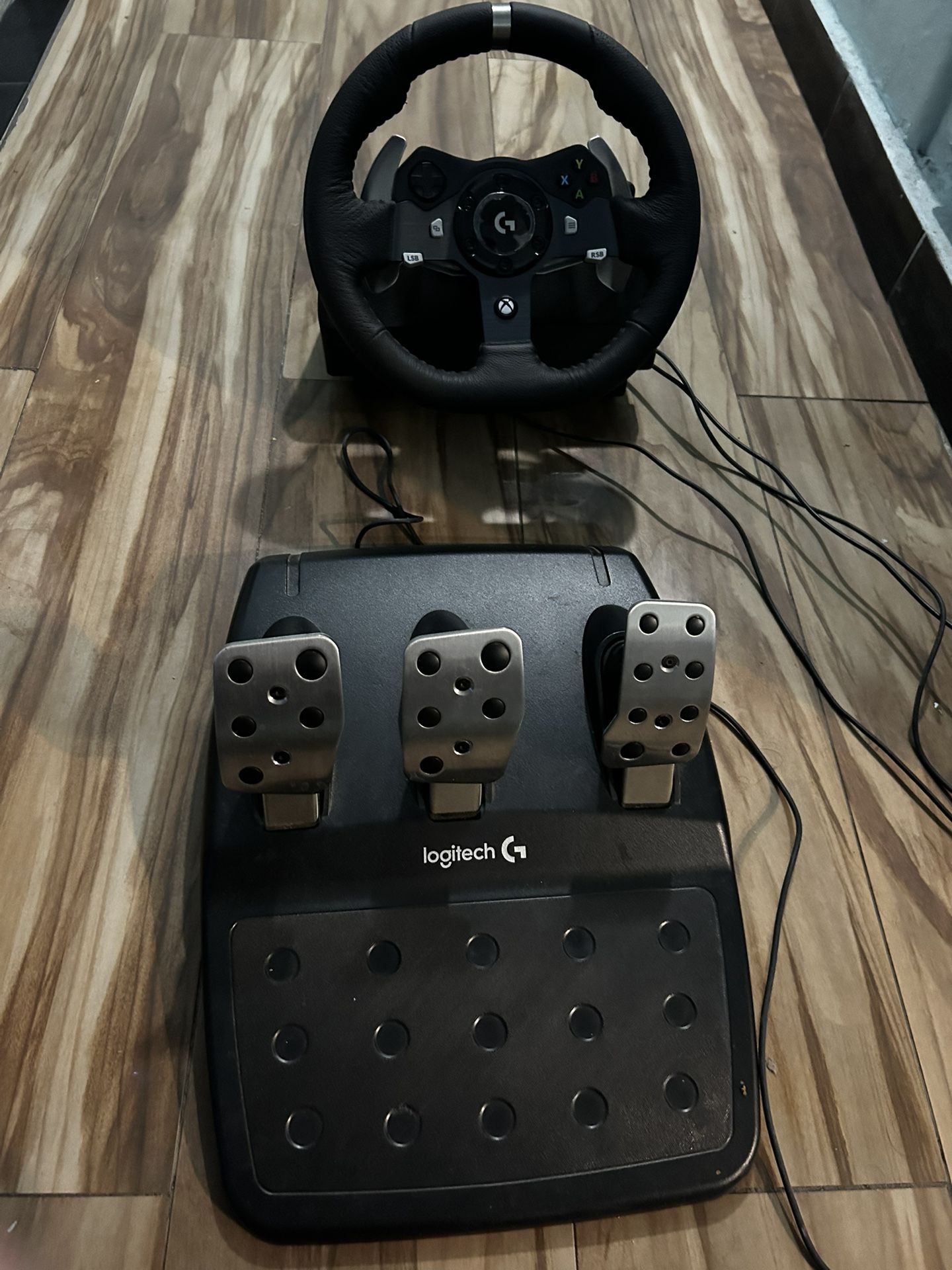 Logitech G930 Driving Force Racing Wheel